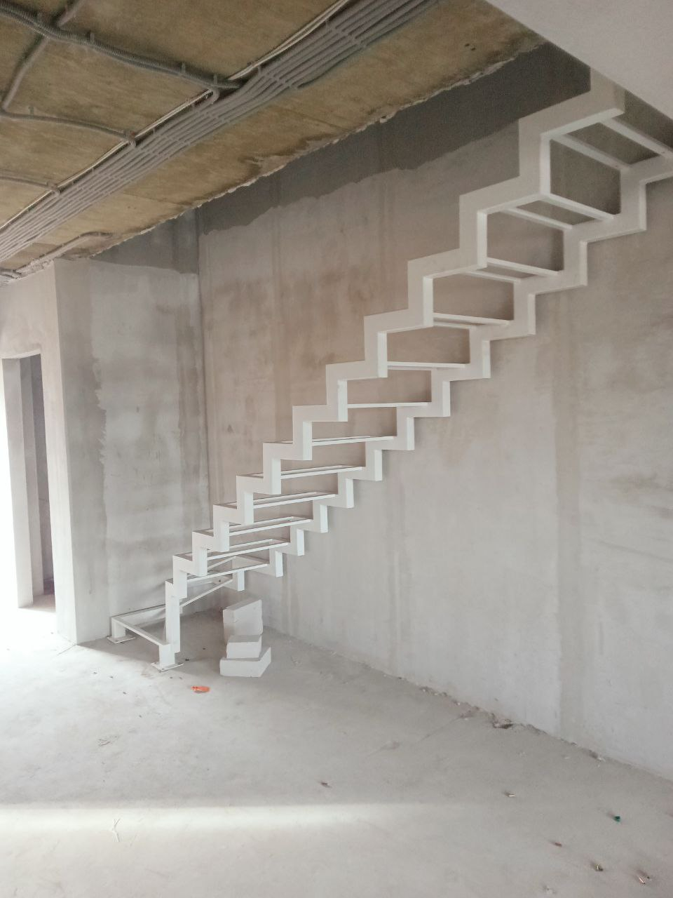 Каркас лестницы на двух косоурах с забежными ступенями 3