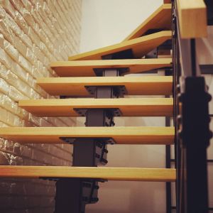 Интерьерная лестница Wooden на монокосоуре
