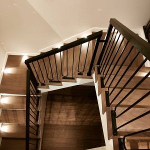 Поворотная лестница Лозанна с подсветкой