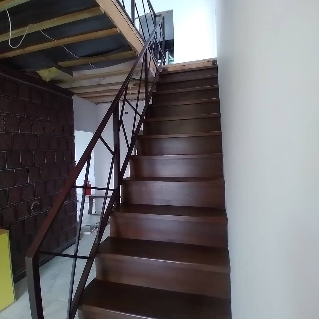 Закрытая лестница Катания в стиле лофт