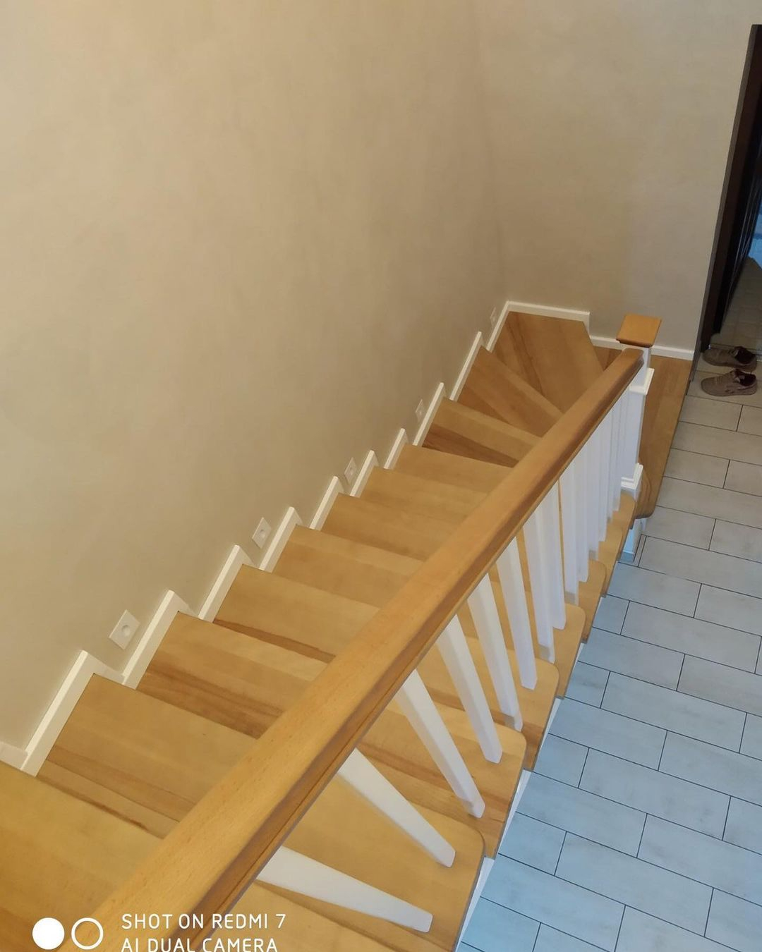 Поворотная лестница Виши с забежными ступенями фото3